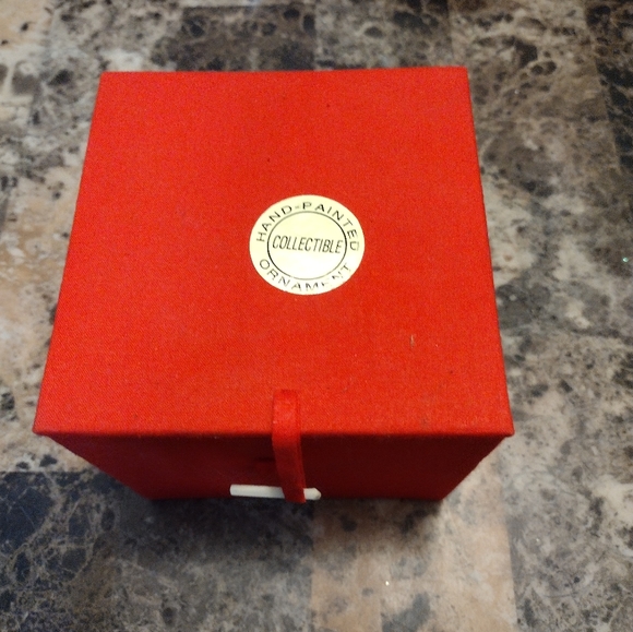 SEVEN SWANS A SWIMMING hand-painted Christmas ornament - Picture 7 of 7